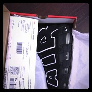 Nike air more uptempo